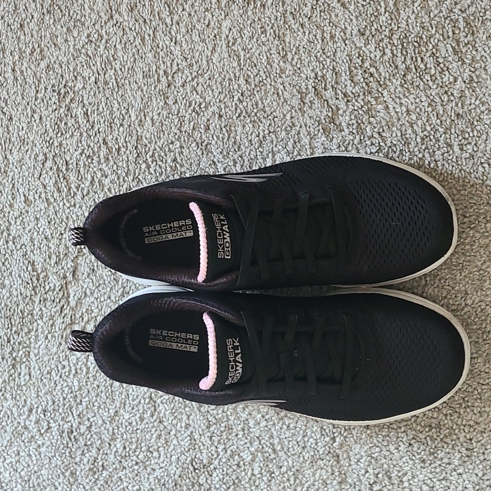 Sketchers Go Walk Size 9